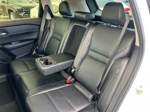 Used 2023 Nissan Rogue SV w/ SV Premium B Package FWD image 17