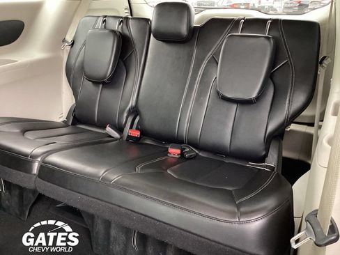 Used 2024 Chrysler Pacifica Touring-L FWD image 16