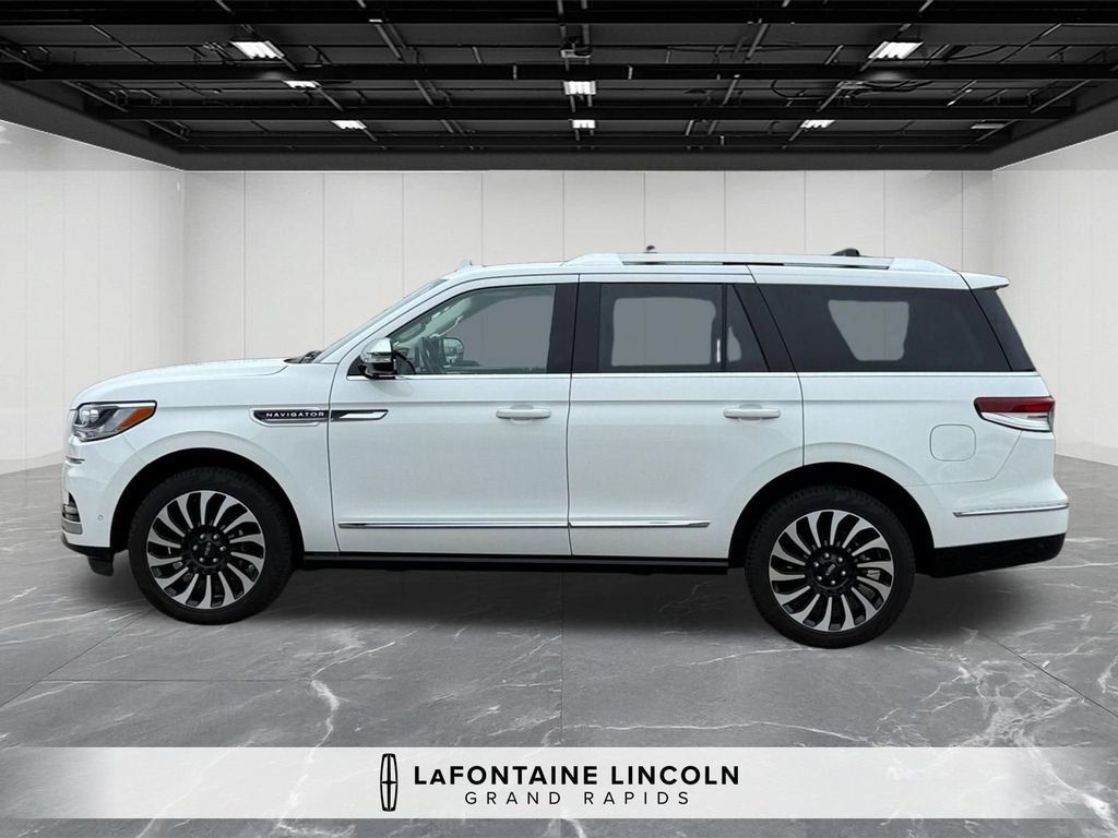 Certified 2023 Lincoln Navigator Black Label AWD/4WD image 2
