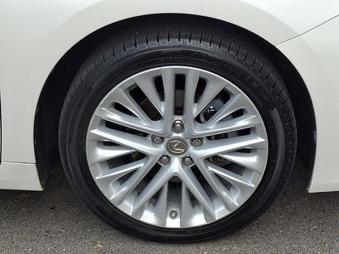 Used 2018 Lexus ES 350 w/ Luxury Package w/Wood Trim image 8