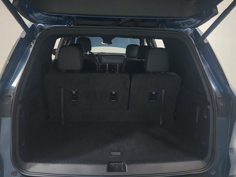 Used 2025 Chevrolet Traverse LT w/ Driver Confidence Package FWD image 25