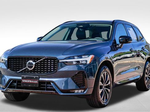 Used 2025 Volvo XC60 B5 Core image 3