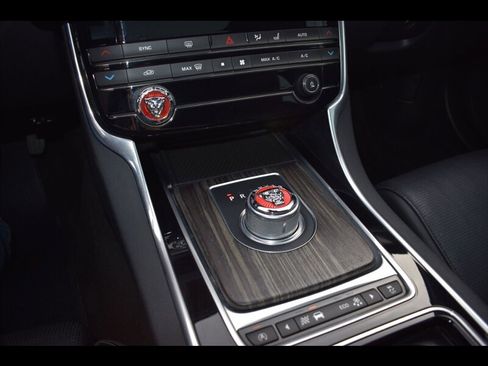 Used 2016 Jaguar XF S image 12