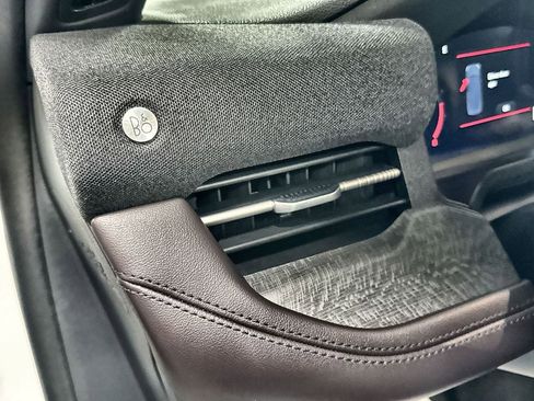 Used 2025 Ford Explorer Platinum w/ Ultimate Package image 15