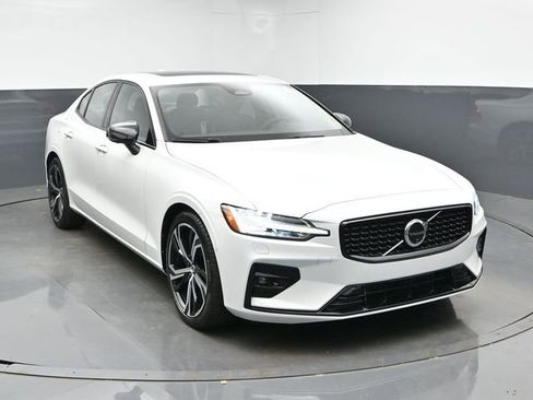 Used 2025 Volvo S60 B5 Plus FWD image 2