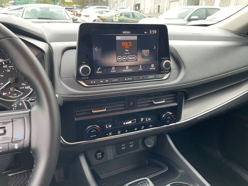 Used 2025 Nissan Rogue SV image 17