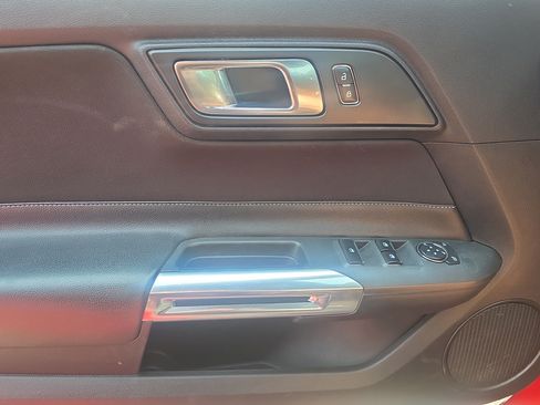 Used 2019 Ford Mustang Convertible RWD image 15