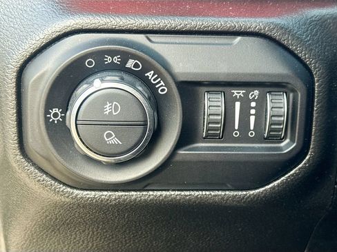 Used 2022 Jeep Gladiator Rubicon w/ LED Lighting Group AWD/4WD image 11