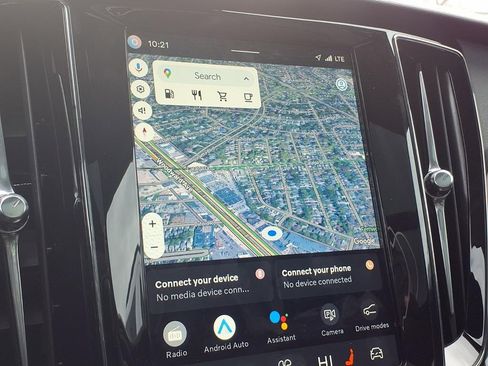 Used 2025 Volvo V60 B5 Cross Country Plus image 9