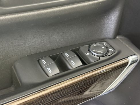 Used 2022 Chevrolet Silverado 1500 LT Trail Boss w/ Convenience Package II AWD/4WD image 16