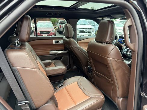 Used 2023 Ford Explorer King Ranch w/ Technology Package RWD image 38