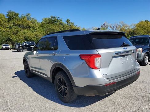 Used 2022 Ford Explorer XLT image 7