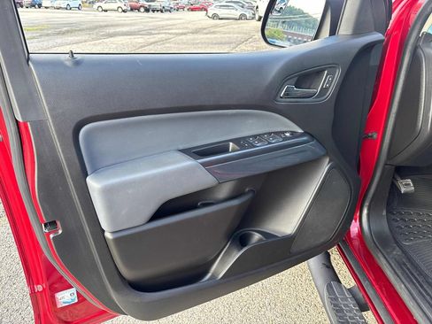 Used 2021 Chevrolet Colorado Z71 w/ Safety Package AWD/4WD image 9