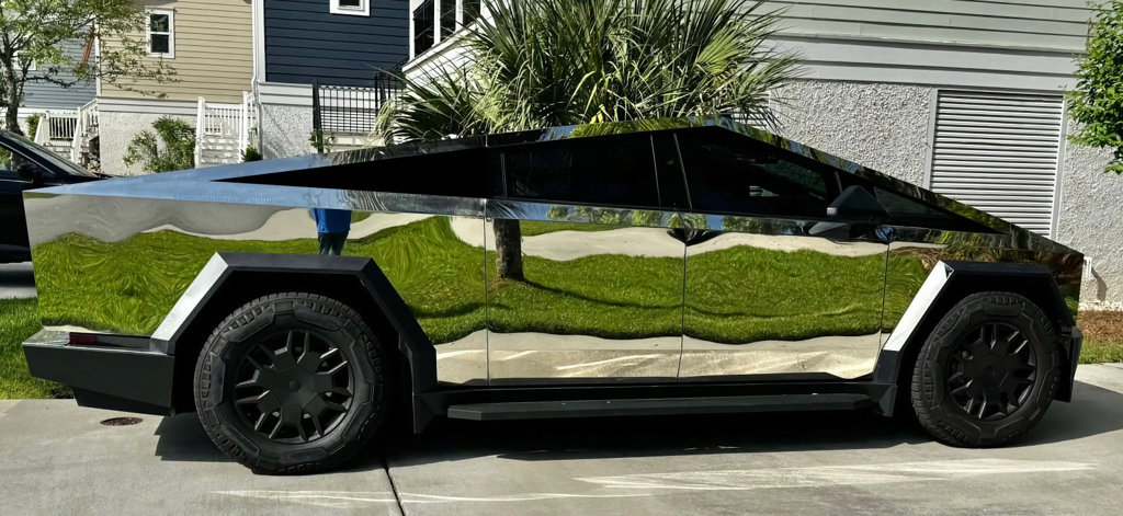 Used 2024 Tesla Cybertruck AWD Crew Cab image 2