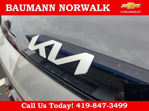Used 2025 Kia Sportage EX FWD image 10