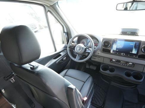 Used 2025 Mercedes-Benz Sprinter 2500 image 14