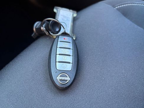 Used 2025 Nissan Altima 2.5 SV image 18