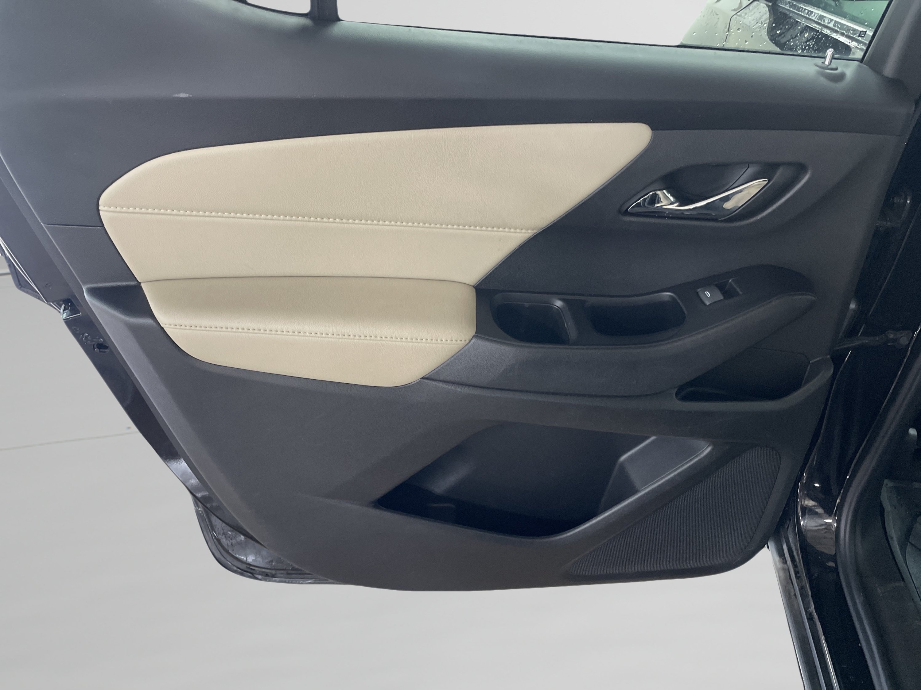 Used 2023 Chevrolet Traverse LS w/ LPO, Floor Liner Package AWD/4WD image 9