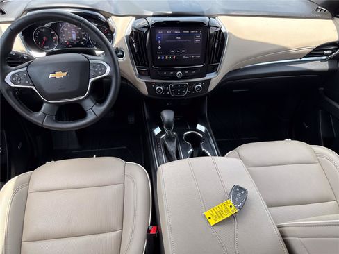 Used 2023 Chevrolet Traverse Premier FWD image 16
