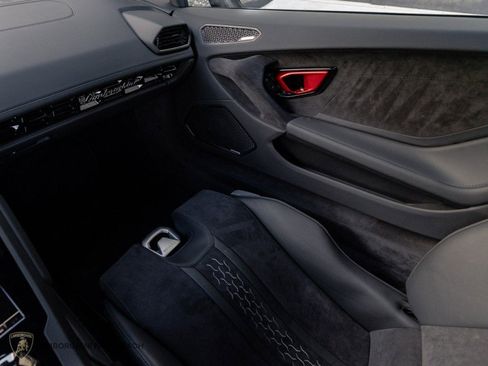 Used 2023 Lamborghini Huracan Tecnica image 11