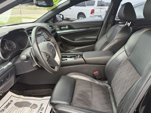 Used 2020 Nissan Maxima SR w/ Sport Mat Group FWD image 12