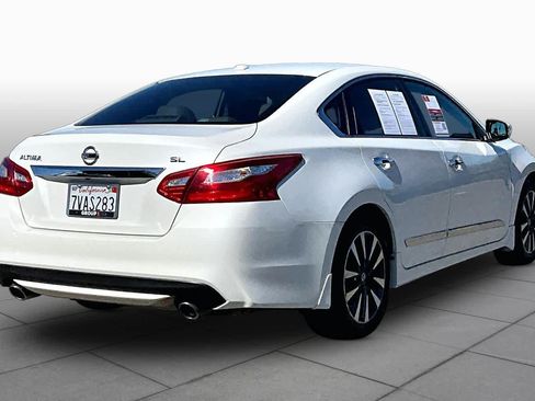 Used 2016 Nissan Altima 2.5 SL w/ 2.5 Technology w/LED Package FWD image 12
