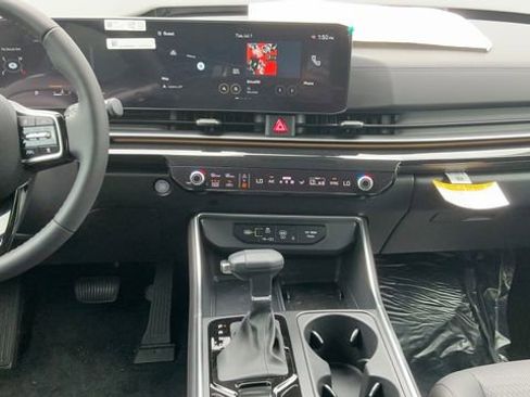 New 2025 Kia Carnival SX Prestige FWD image 24