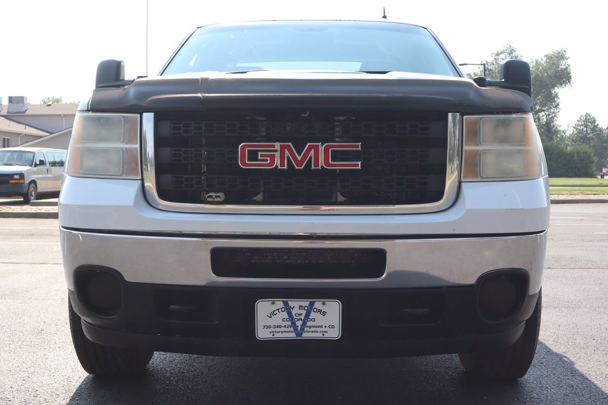 Used 2011 GMC Sierra 2500 SLE w/ Suspension Package, Off-Road AWD/4WD image 13