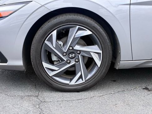 Used 2025 Hyundai Elantra Limited FWD image 50