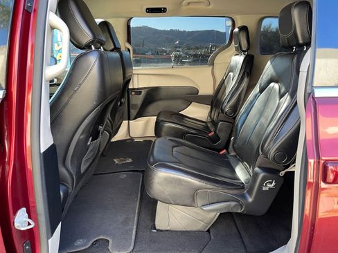 Used 2020 Chrysler Voyager Lxi image 19