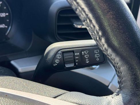 Used 2022 Ford Explorer XLT AWD/4WD image 21