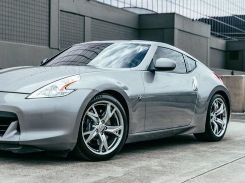 Used 2009 Nissan 370Z Touring RWD image 39