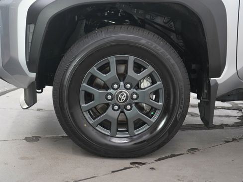 Used 2025 Toyota 4Runner SR5 AWD/4WD image 27