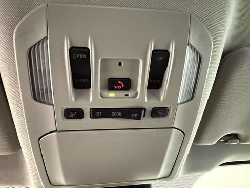 Used 2024 Toyota Highlander XLE AWD/4WD image 29