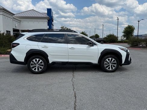 Used 2025 Subaru Outback Premium AWD/4WD image 8
