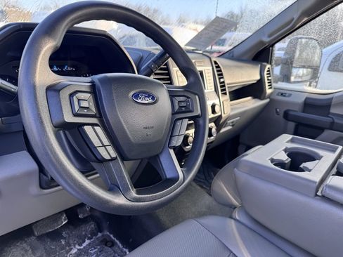 Used 2022 Ford F250 XL w/ Power Equipment Group image 4