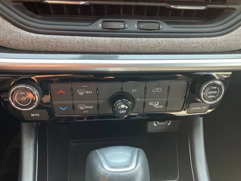 Used 2024 Jeep Compass Latitude AWD/4WD image 19