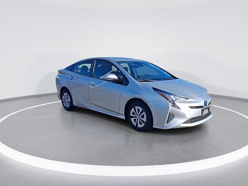 Used 2018 Toyota Prius Three image 3