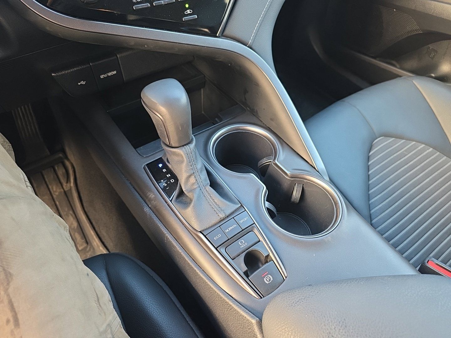 Used 2024 Toyota Camry SE AWD/4WD image 16