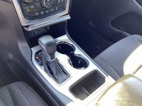 Used 2018 Jeep Grand Cherokee Laredo image 16