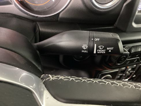 Used 2020 Jeep Gladiator Overland w/ LED Lighting Group AWD/4WD image 20