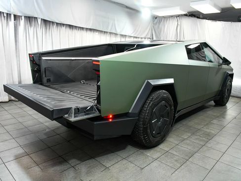 Used 2024 Tesla Cybertruck Cyberbeast AWD/4WD image 5