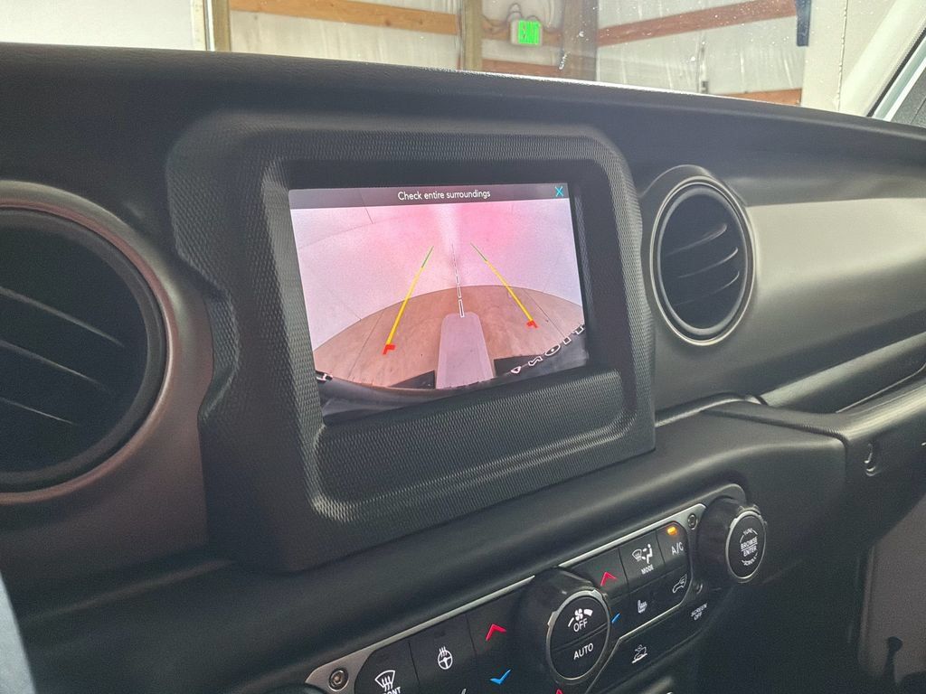 Used 2023 Jeep Wrangler Unlimited w/ Cold Weather Group AWD/4WD image 31