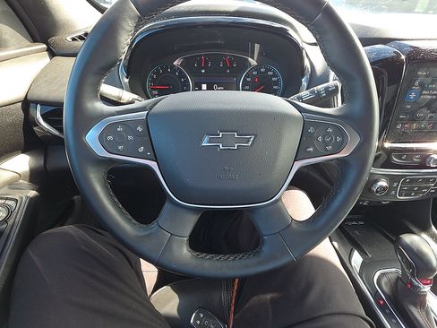 Used 2023 Chevrolet Traverse RS FWD image 5