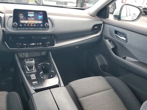 Certified 2022 Nissan Rogue SV image 17