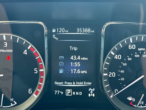 Used 2018 Nissan Titan SV w/ SV Convenience Package AWD/4WD image 31