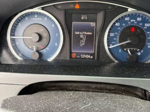 Used 2016 Toyota Camry XLE w/ Moonroof Package FWD image 12