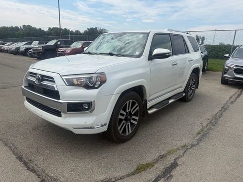 Used 2022 Toyota 4Runner Limited AWD/4WD image 2