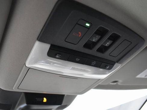 Used 2022 Nissan Rogue SV w/ SV Premium Package image 25