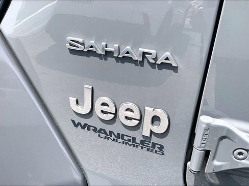 Used 2022 Jeep Wrangler Unlimited Sahara AWD/4WD image 42